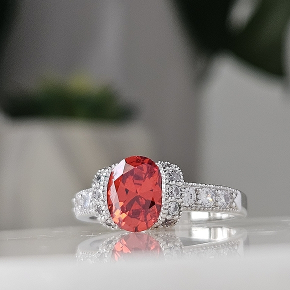 Elegant Silver and Red Gemstone Ring - Picture 7 of 8
